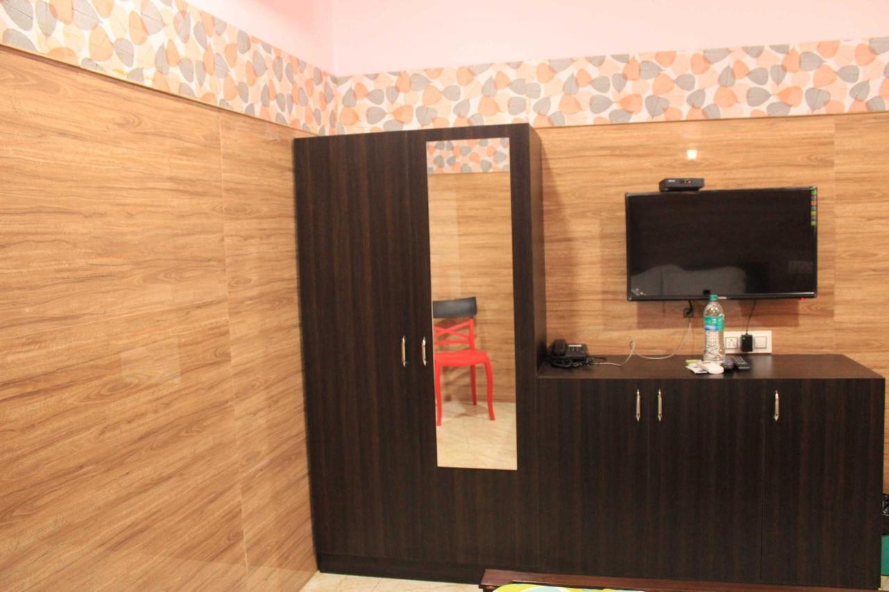 Hotel Adhi Residency - Cleanliness & Friendliness Room Vl Vardharaja Temple Kancheepuram Exteriör bild
