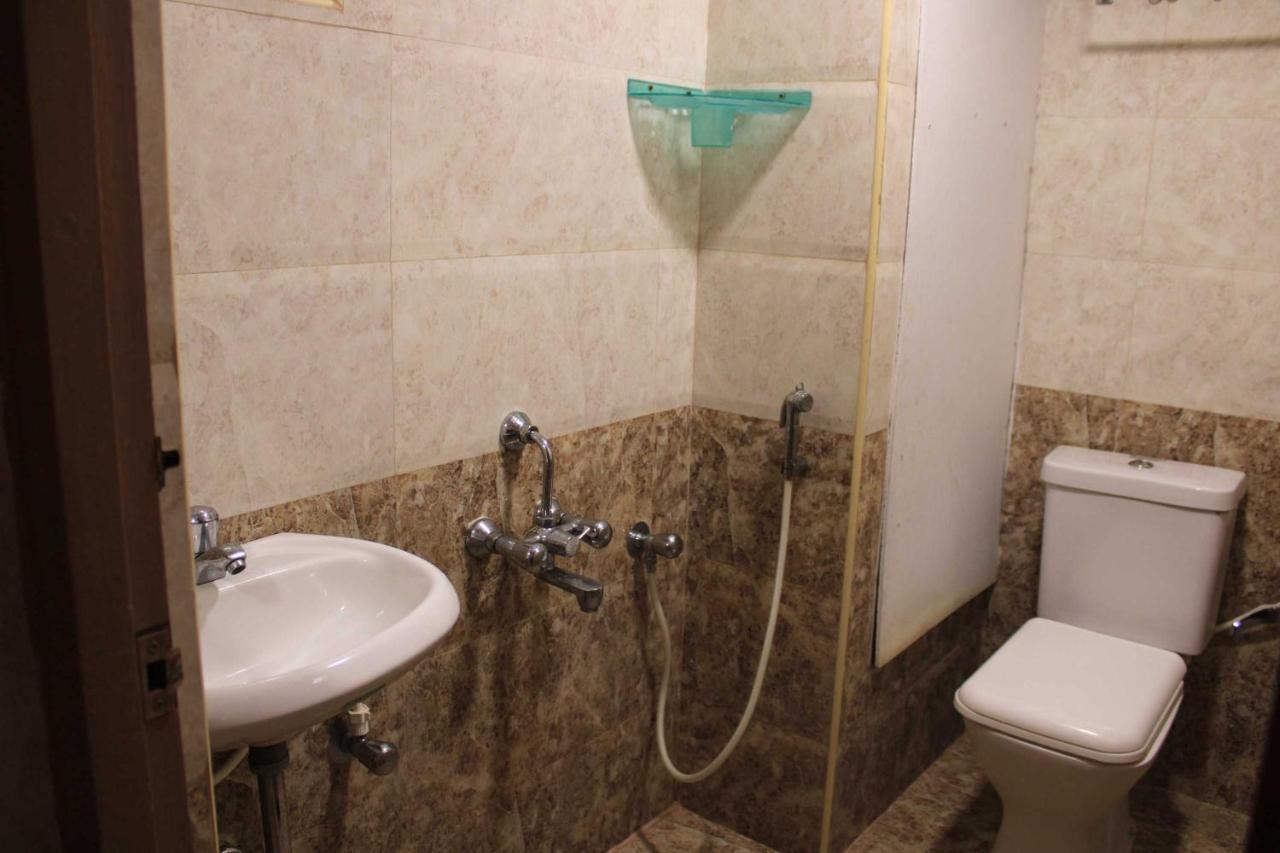 Hotel Adhi Residency - Cleanliness & Friendliness Room Vl Vardharaja Temple Kancheepuram Exteriör bild