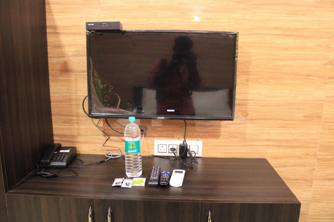 Hotel Adhi Residency - Cleanliness & Friendliness Room Vl Vardharaja Temple Kancheepuram Exteriör bild
