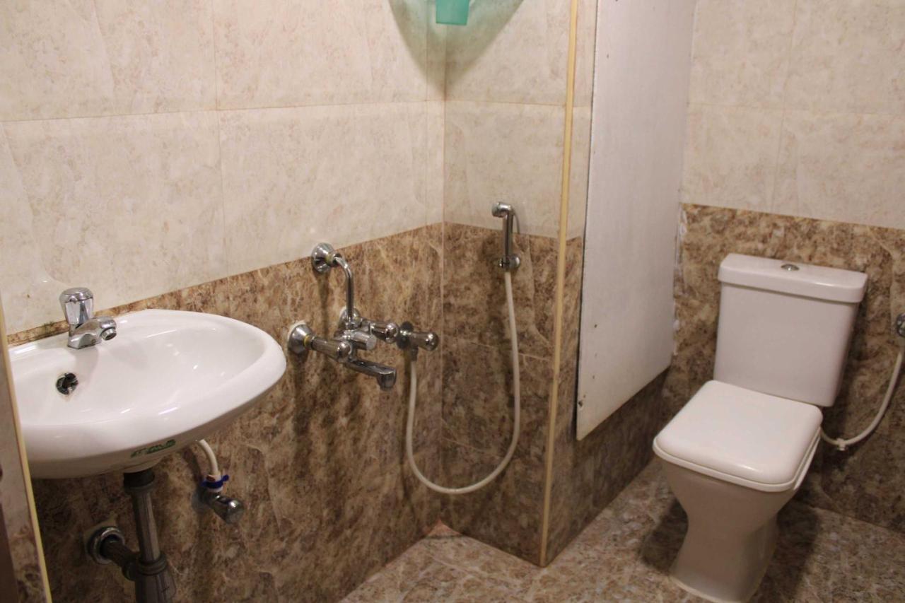 Hotel Adhi Residency - Cleanliness & Friendliness Room Vl Vardharaja Temple Kancheepuram Exteriör bild