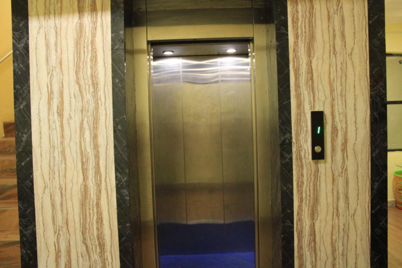 Hotel Adhi Residency - Cleanliness & Friendliness Room Vl Vardharaja Temple Kancheepuram Exteriör bild